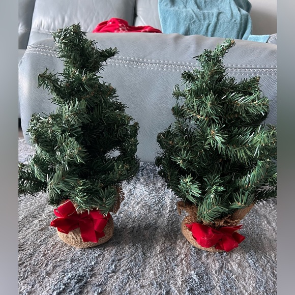 16 “ Undecorated CHRISTMAS TREE in BURLAP BAG- WIRED BRANCHES - Picture 1 of 6